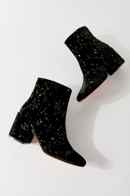 15 Fashionable Gifts For Her Under $150 | The-E-Tailer.com/Blog