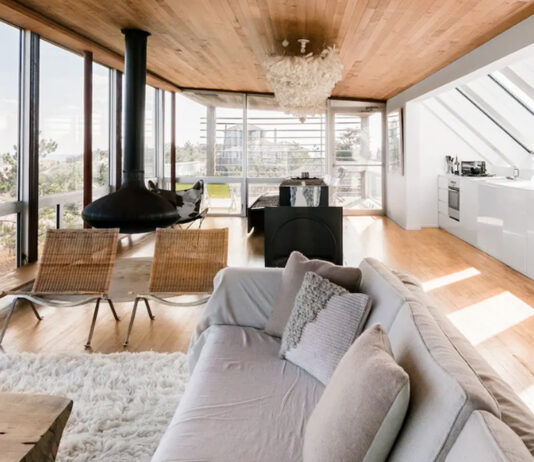Beachfront Airbnbs for a Coastal Chic Moment